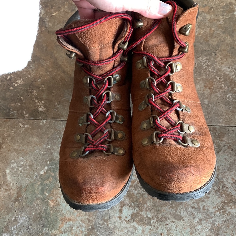 Hiking boot - Picture 2 of 6